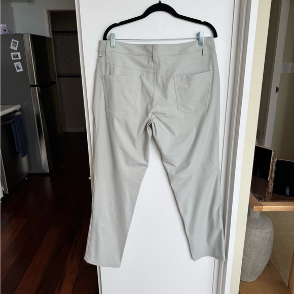 Lululemon Men’s ABC Classic Fit 5 Pocket Pant 30”L Size 34 pristine hardly used - Picture 9 of 9